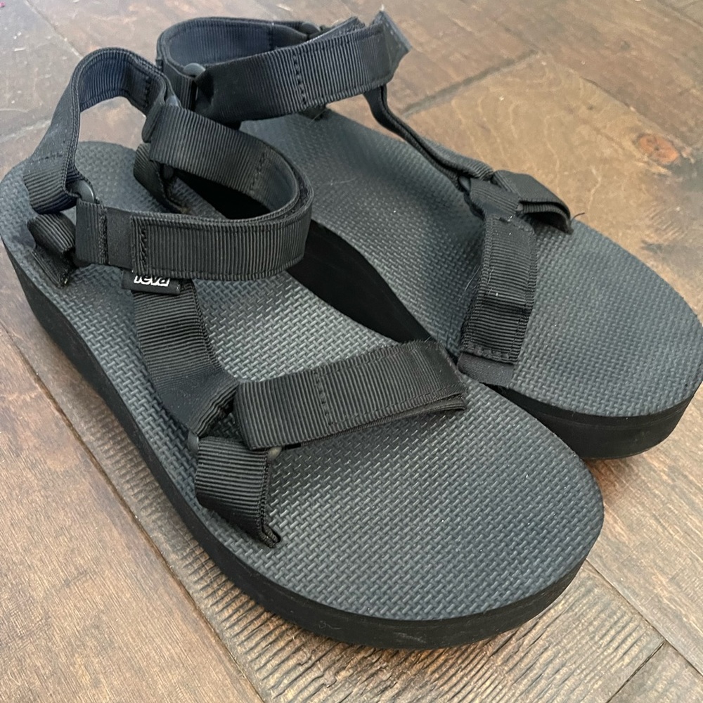 Teva Black GUC size 10
